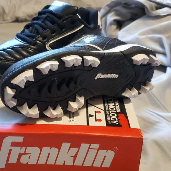 Baseball  cleats. - Picture 3 of 5